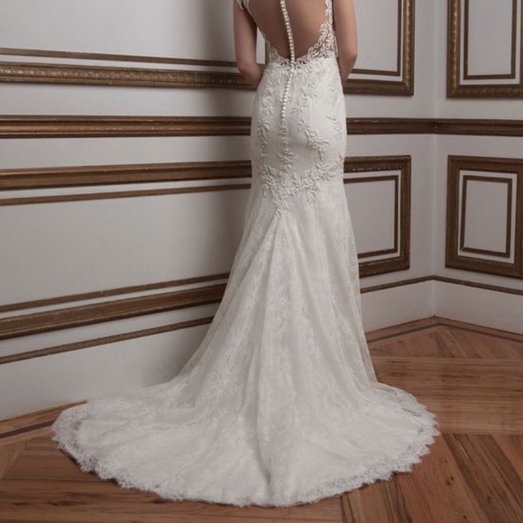 Wedding gown - Picture 4 of 5